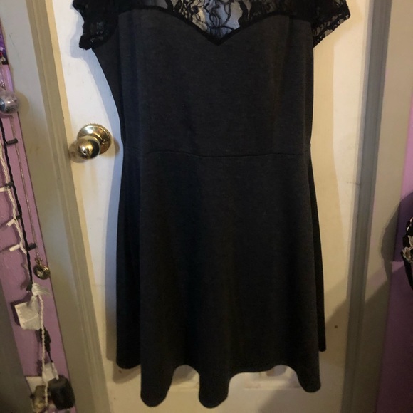 Dark grey A-line dress with black lace on top - Picture 2 of 3